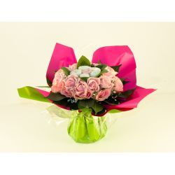 Bouquet de layette rose cadeau de naissance