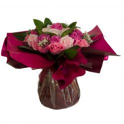 Bouquet de 8 layettes et son ourson Rose