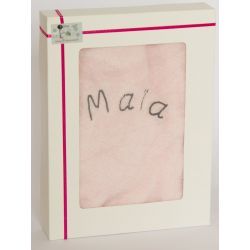 Bouquet de 8 layettes et sa cape de bain personnalisée : Fille