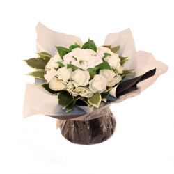 Bouquet de 8 layettes et son ourson Blanc