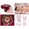 Bouquet naissance rose de 8 layettes et son ours en peluche pour un cadeau bébé fille