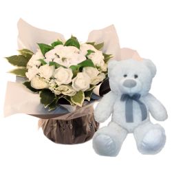 Bouquet naissance de 8 layettes Blanc et son ourson