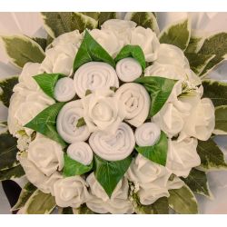 Bouquet de fleurs de naissance et de fleurs de vêtements mixte blanc