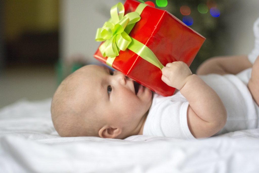 Suggestions de Cadeaux de Noël pour le premier Noël de Bébé